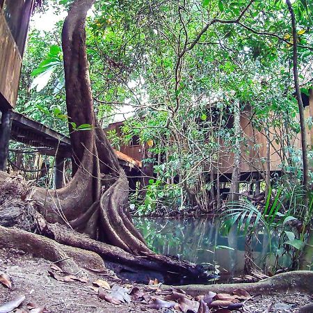 Hotel Kangaroo Y Restaurante Rio Dulce Town Esterno foto