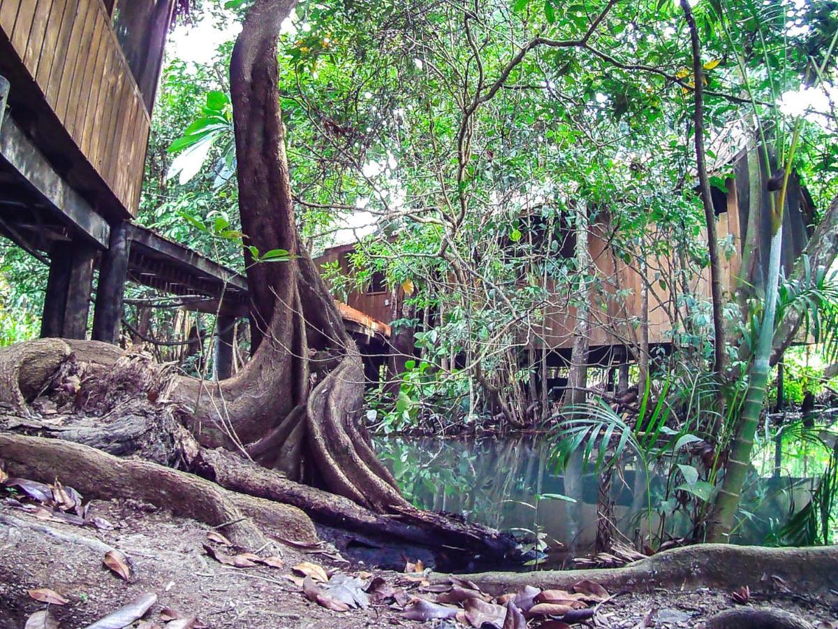 Hotel Kangaroo Y Restaurante Rio Dulce Town Esterno foto