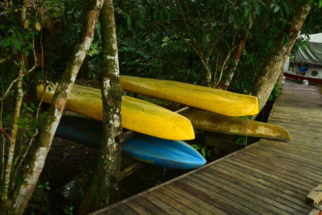 Hotel Kangaroo Y Restaurante Rio Dulce Town Esterno foto